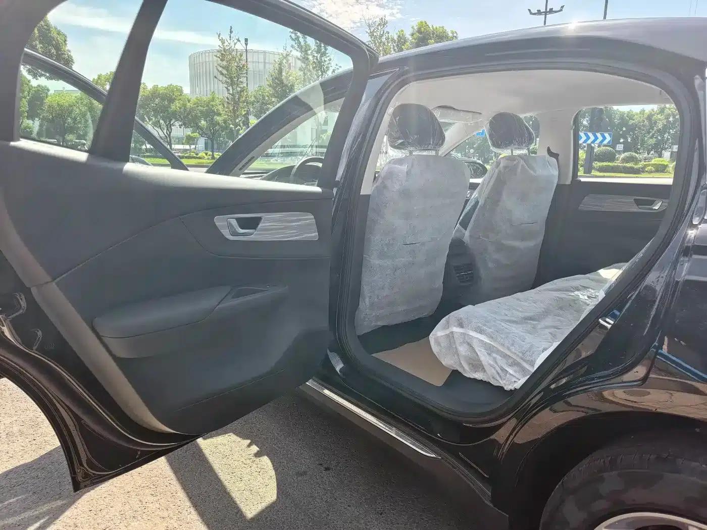 Hongqi E-QM5 2025 500km Travel Edition — миниатюра 8