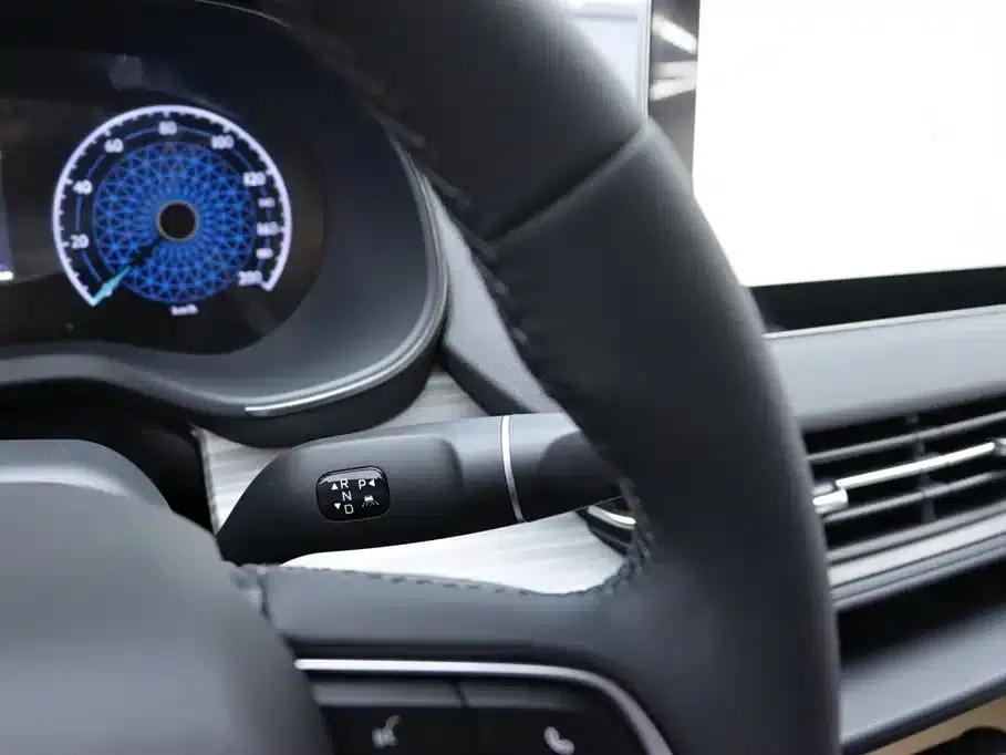 Hongqi E-QM5 2025 500km Travel Edition — миниатюра 11
