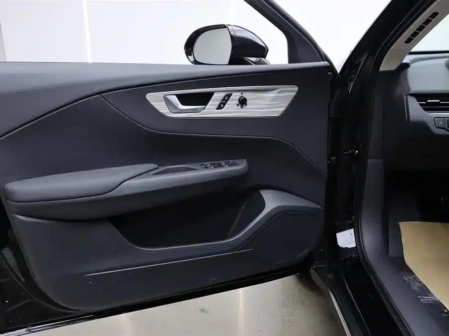 Hongqi E-QM5 2025 500km Travel Edition — миниатюра 12
