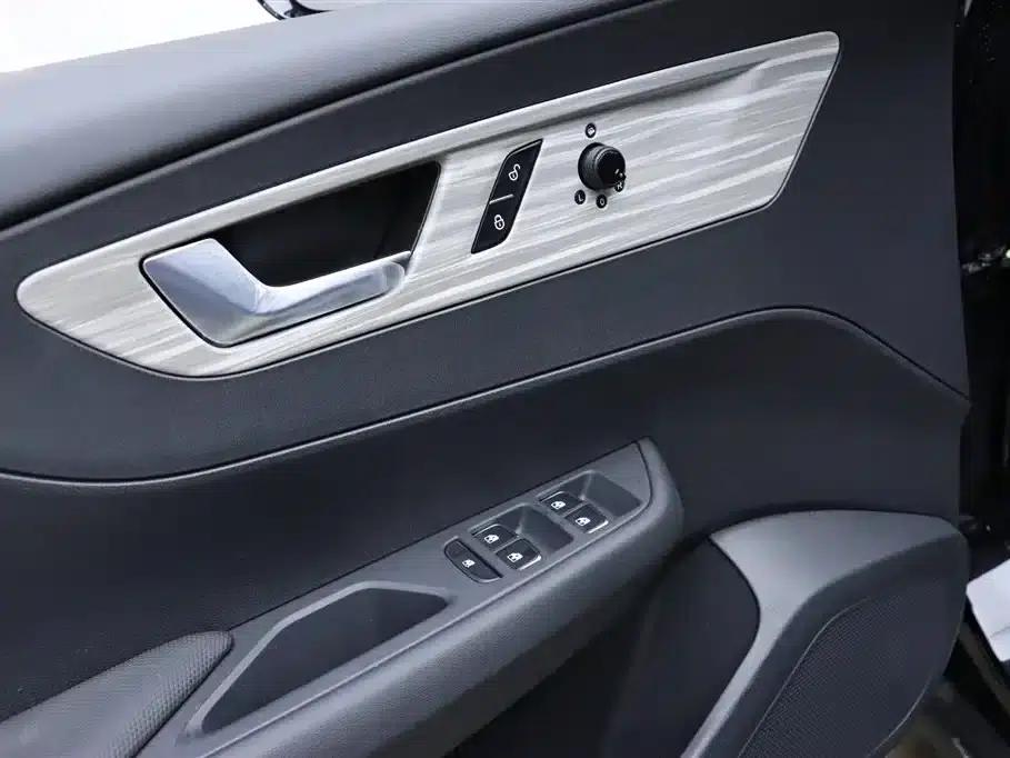 Hongqi E-QM5 2025 500km Travel Edition — миниатюра 13