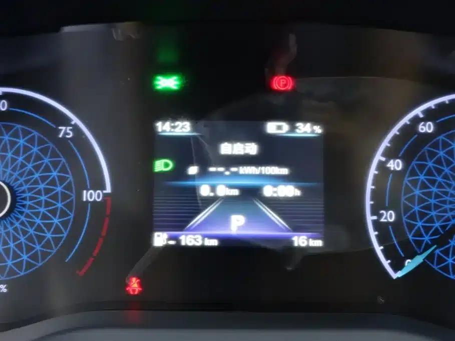 Hongqi E-QM5 2025 500km Travel Edition — миниатюра 9
