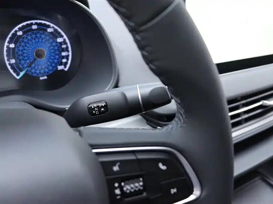 Hongqi E-QM5 2025 500km Travel Edition — миниатюра 11