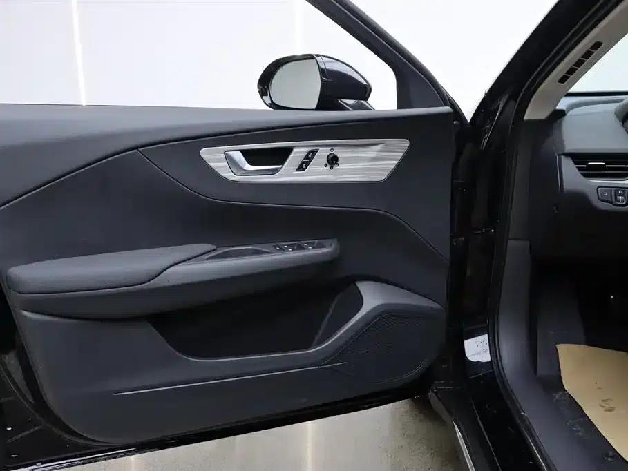 Hongqi E-QM5 2025 500km Travel Edition — миниатюра 13