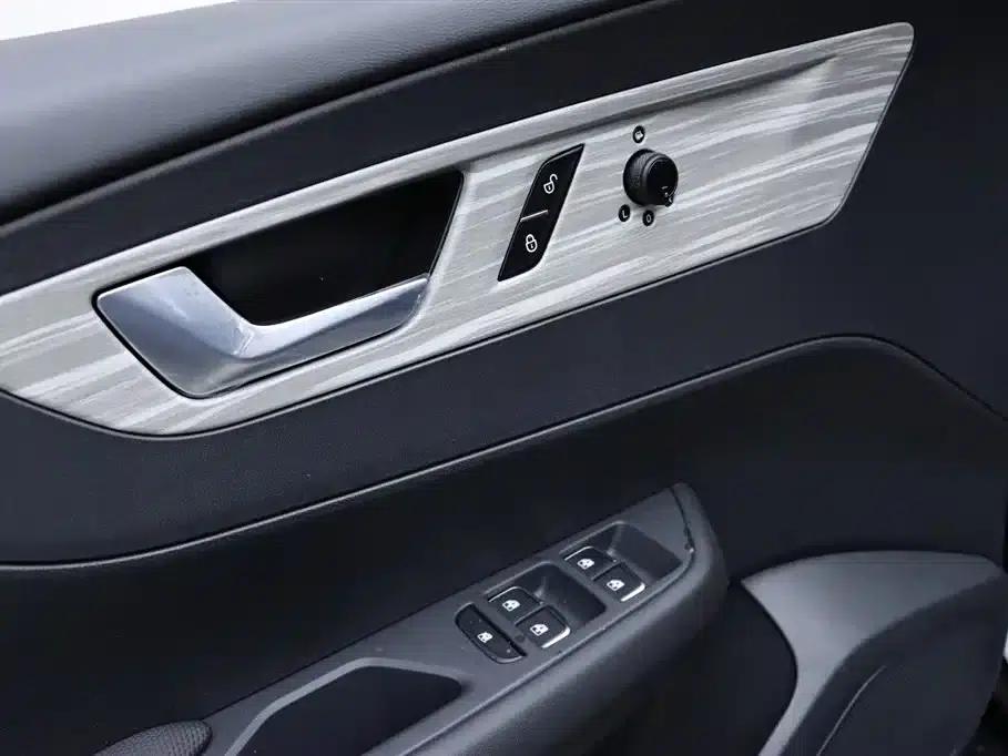 Hongqi E-QM5 2025 500km Travel Edition — миниатюра 14