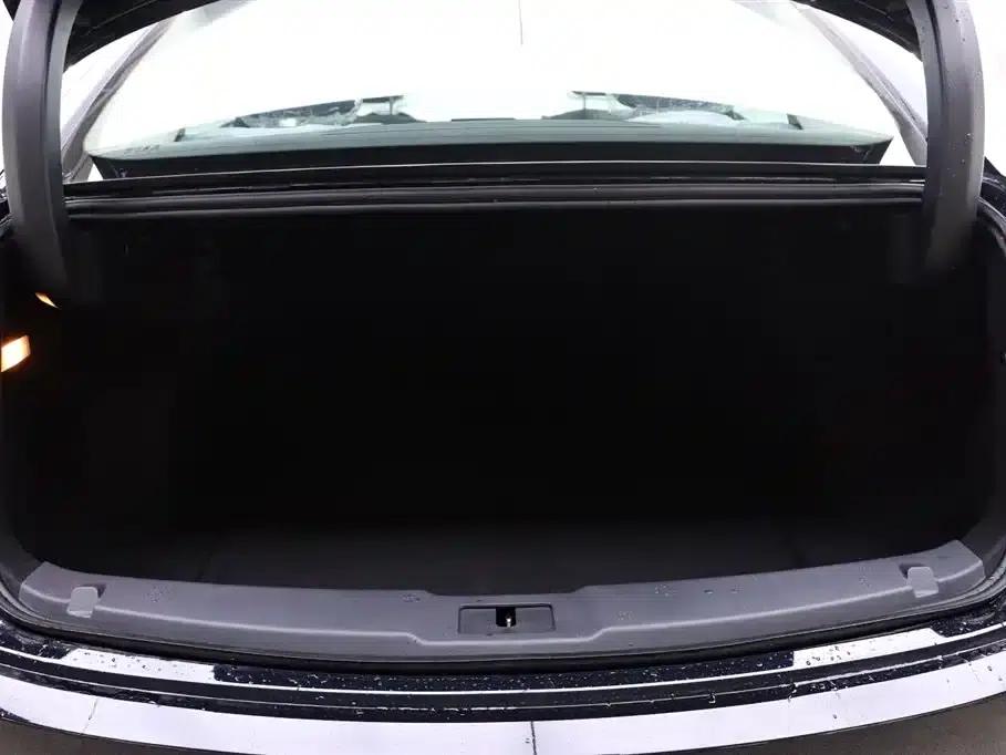Hongqi E-QM5 2025 500km Travel Edition — миниатюра 9