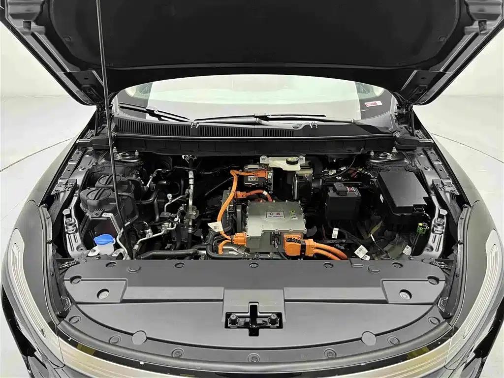 Hongqi E-QM5 2024 500km Travel Edition — миниатюра 13