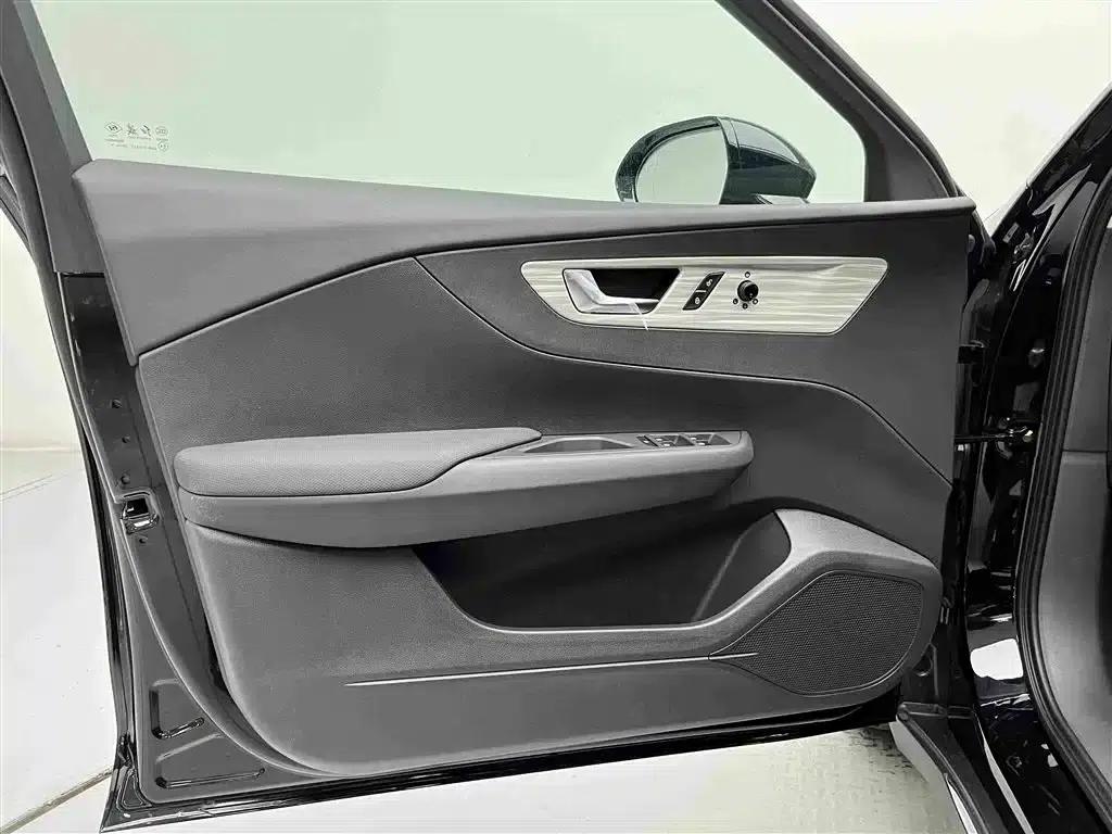 Hongqi E-QM5 2024 500km Travel Edition — миниатюра 15