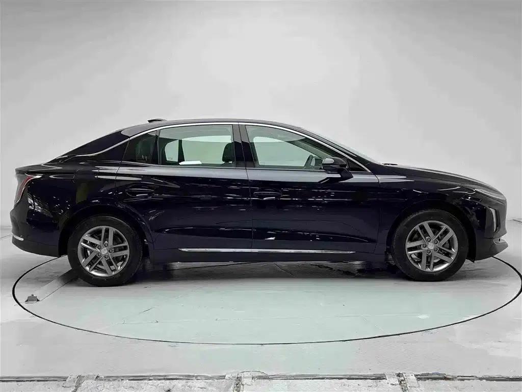 Hongqi E-QM5 2024 500km Travel Edition — миниатюра 8