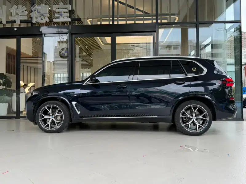 BMW X5 2023 xDrive30Li M Sport Package — миниатюра 4