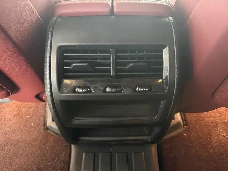 BMW X5 2023 xDrive30Li M Sport Shadow Edition — миниатюра 10