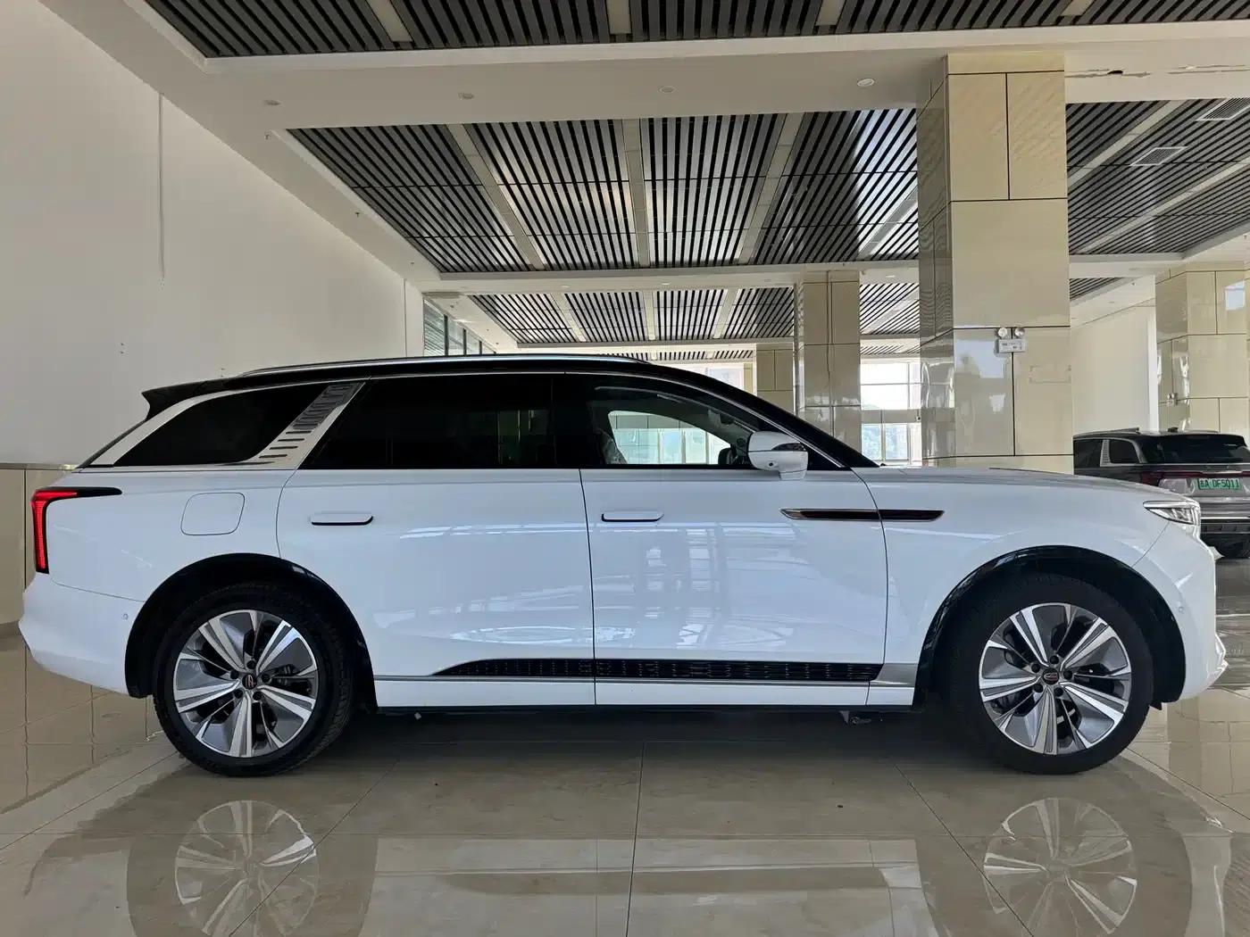 Hongqi E-HS9 2022 Model 660km Flagship Edition (Six Seats) — миниатюра 16