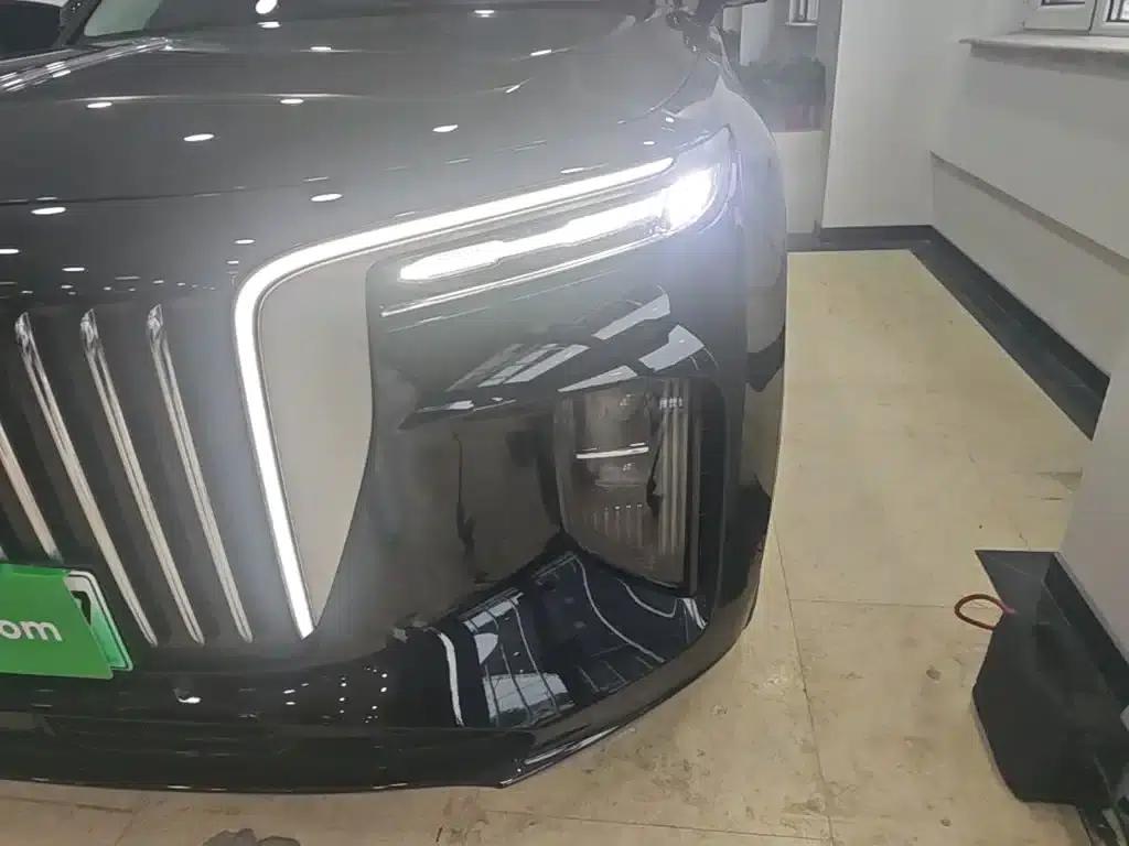 Hongqi E-HS9 2022 Model 690km Flagship Edition (Six Seats) — миниатюра 24