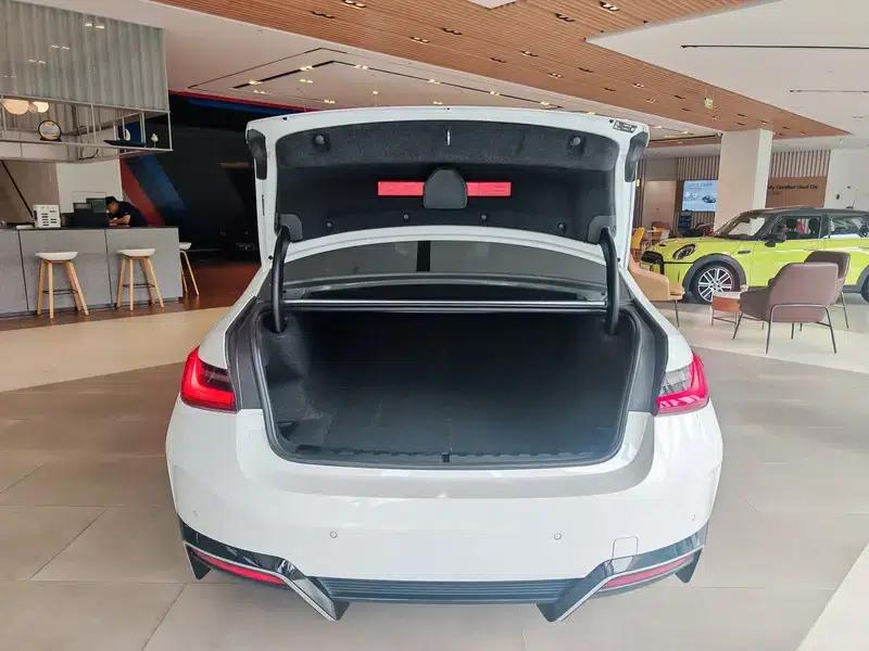 BMW i3 2022 eDrive35L — миниатюра 15