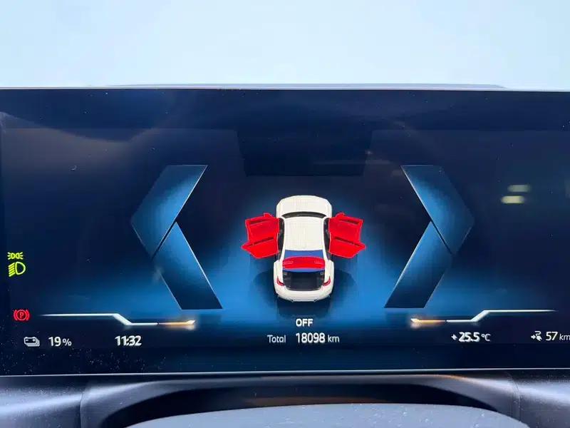 BMW i3 2023 eDrive35L — миниатюра 18