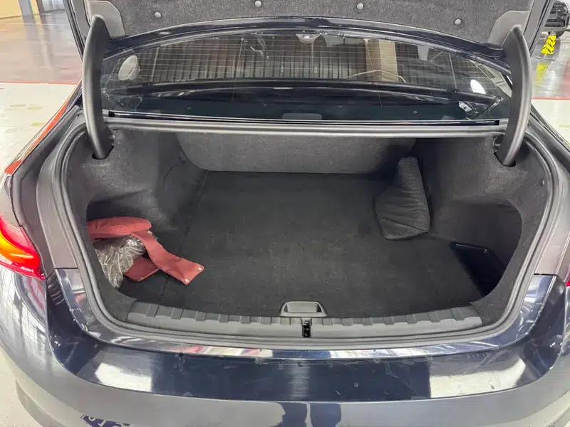BMW i3 2023 eDrive40L Shadow Edition — миниатюра 22