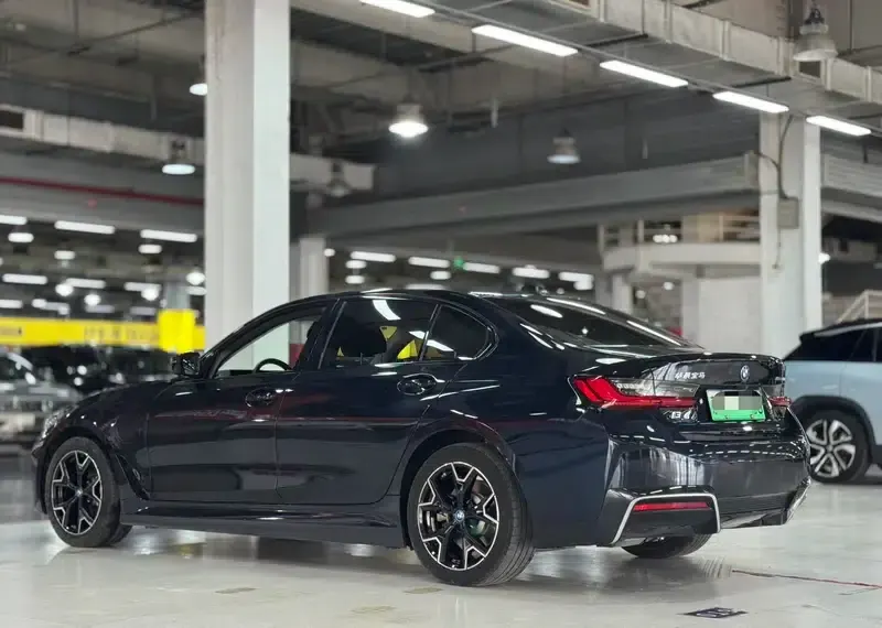 BMW i3 2023 eDrive40L Shadow Edition — миниатюра 4