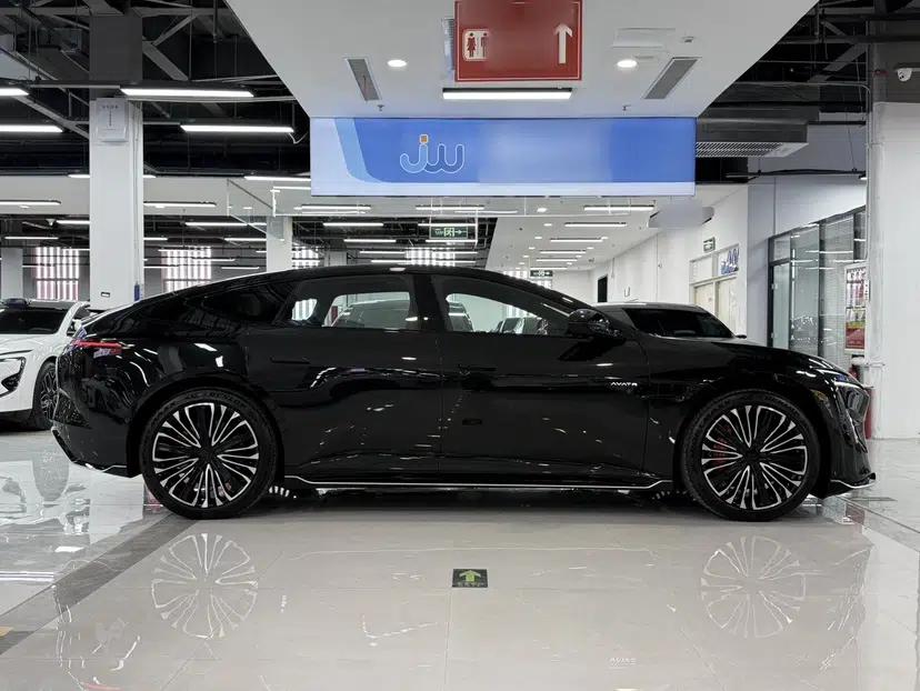 Avatr 12 2026 Ultra Pure-Electric All-Wheel-Drive Version — миниатюра 12
