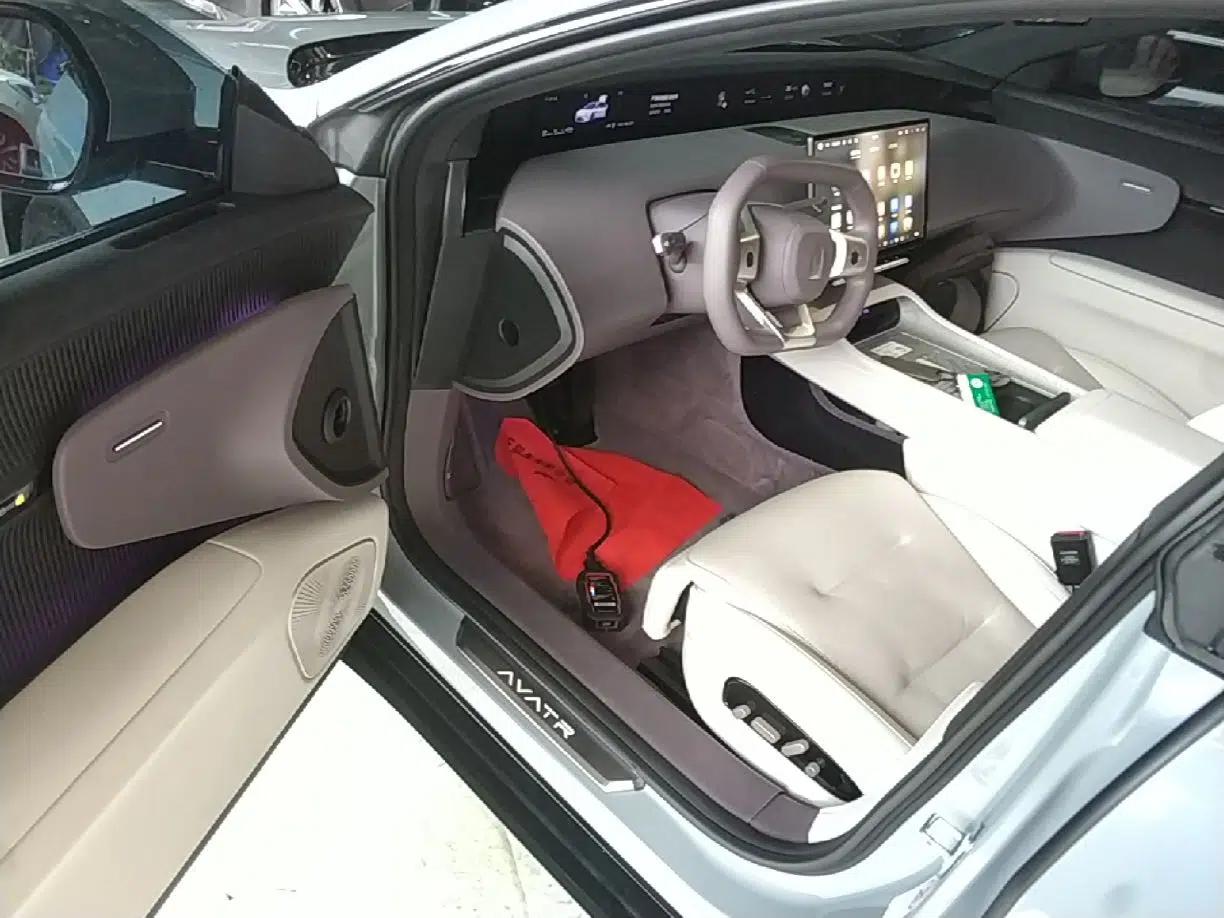 Avatr 12 2023 700 Three-Laser Rear-Wheel Drive Luxury Edition — миниатюра 18
