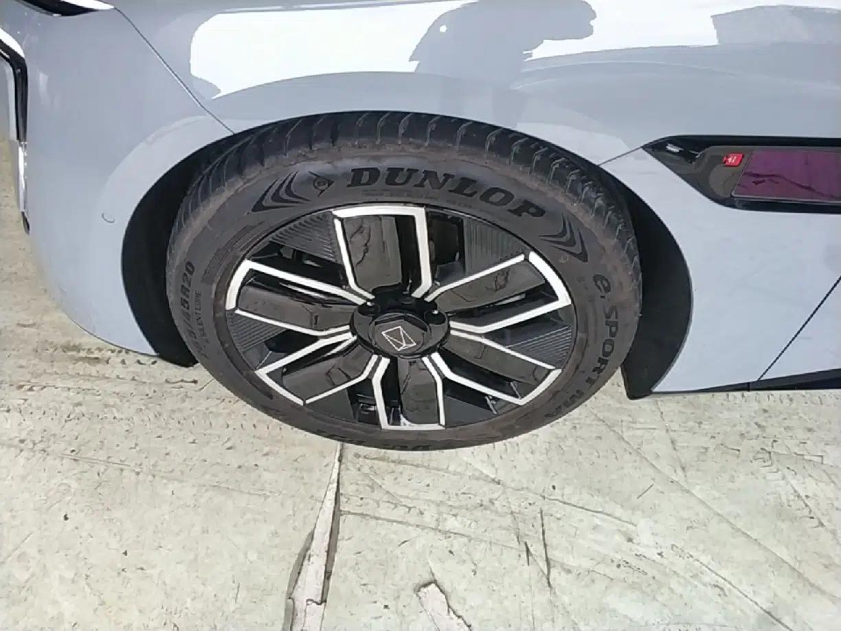 Avatr 12 2023 700 Three-Laser Rear-Wheel Drive Luxury Edition — миниатюра 10