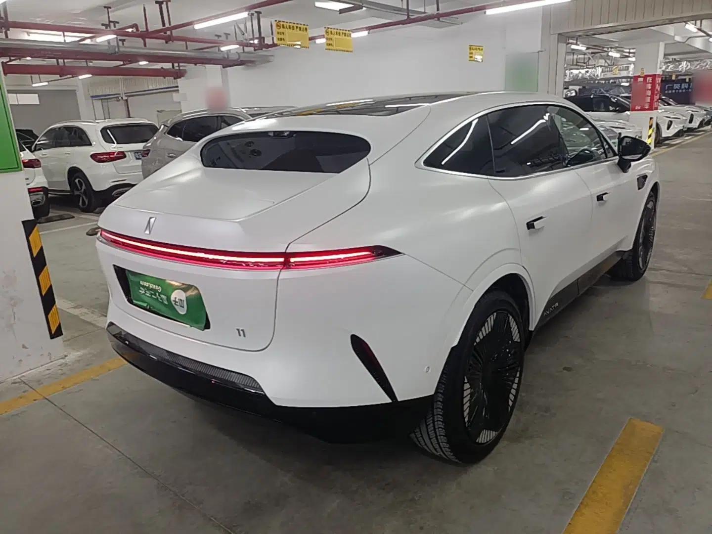 Avatr 11 2022 Long-Range Dual-Motor Luxury Edition 5 Seats — миниатюра 6