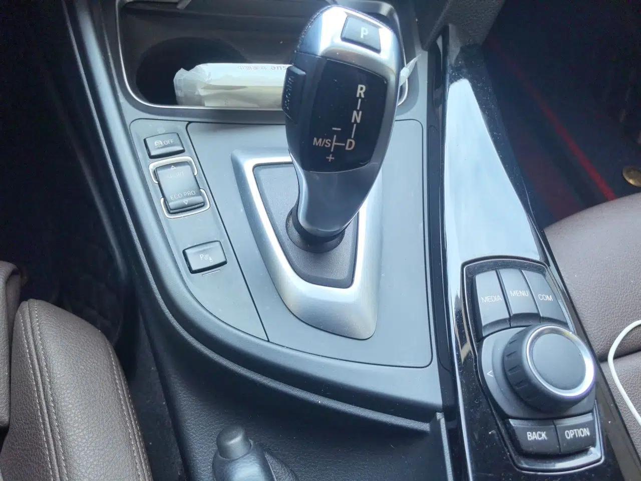 BMW 3 Series 2018 318i — миниатюра 14