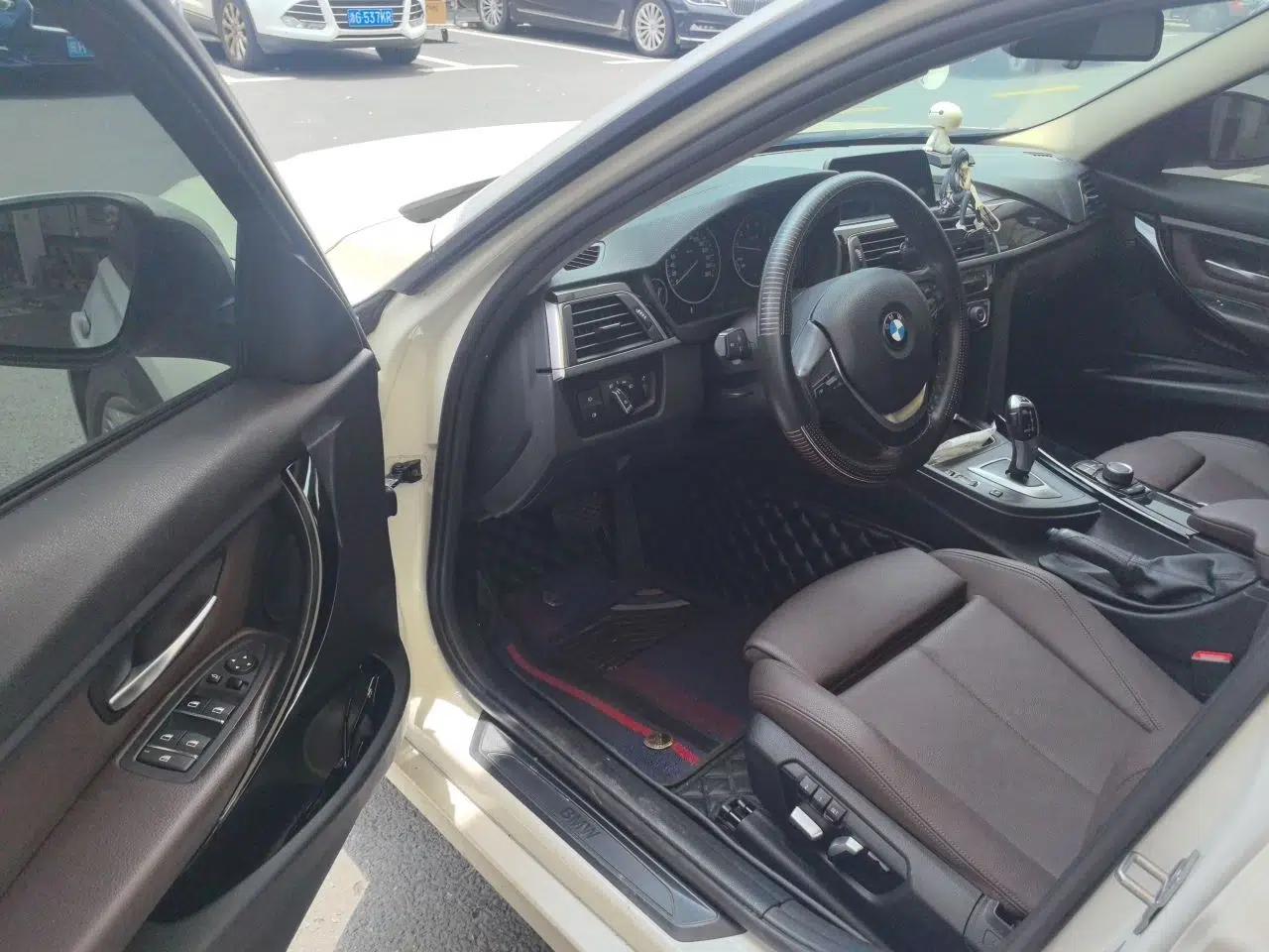 BMW 3 Series 2018 318i — миниатюра 16
