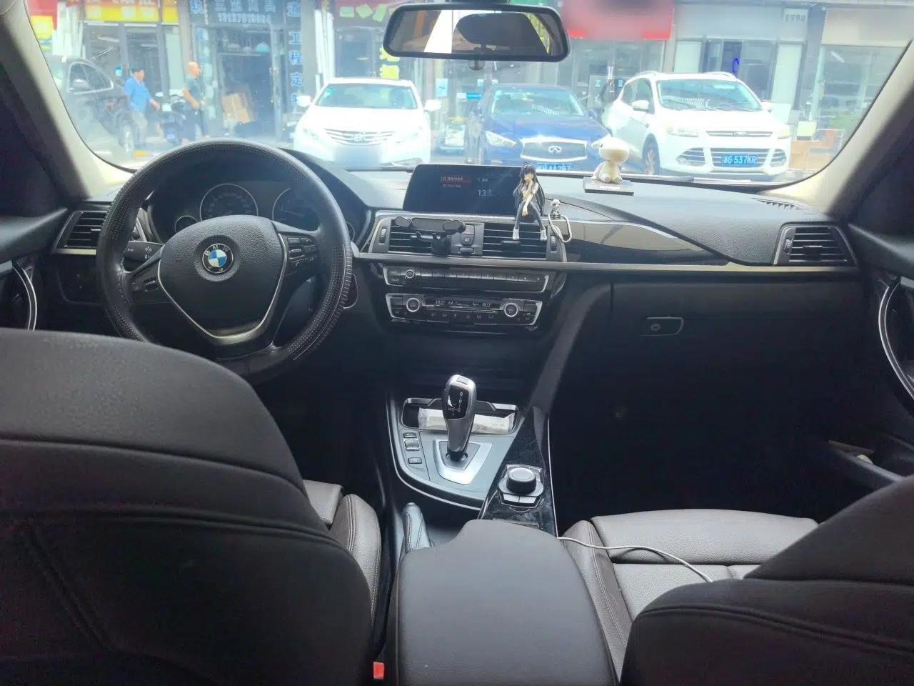 BMW 3 Series 2018 318i — миниатюра 9
