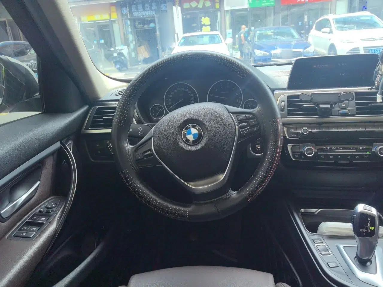 BMW 3 Series 2018 318i — миниатюра 10