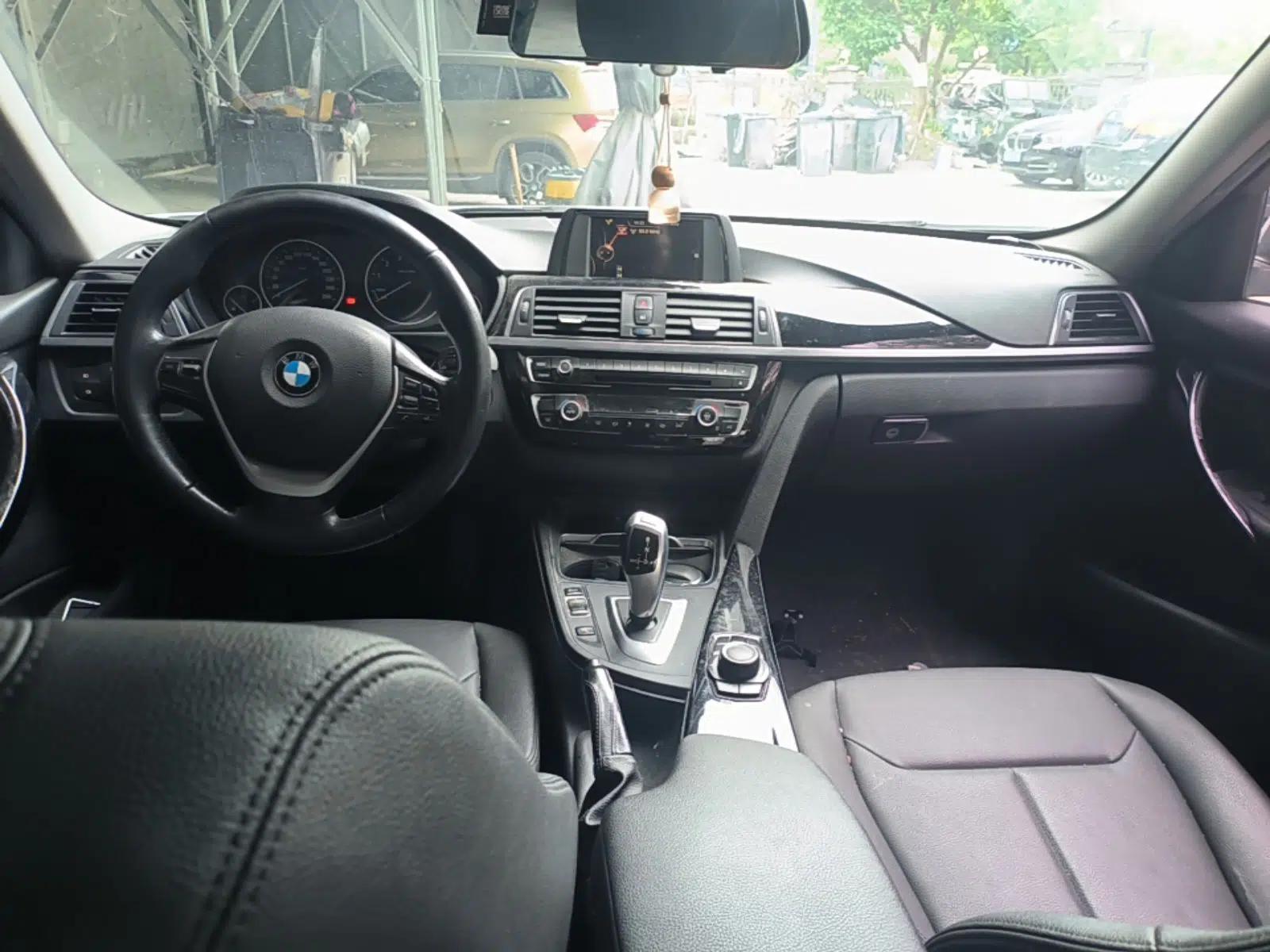 BMW 3 Series 2017 320Li Fashion Model — миниатюра 12