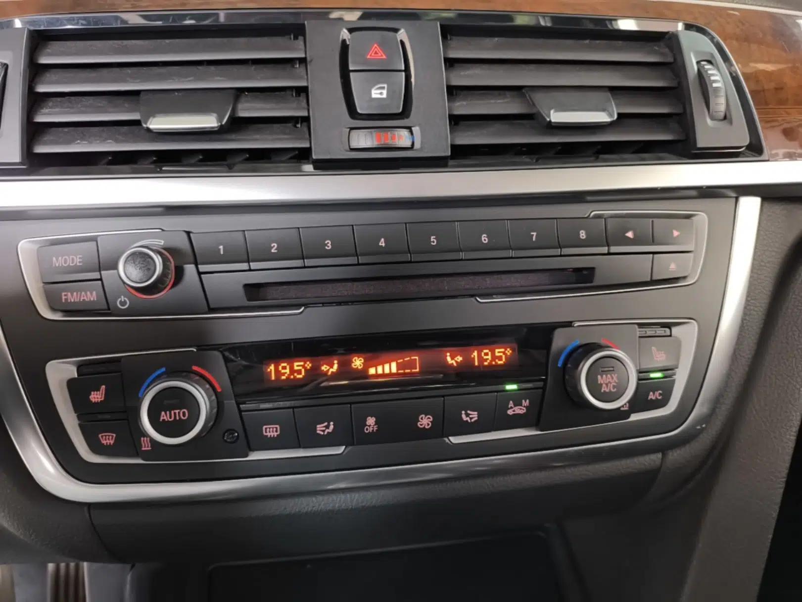 BMW 3 Series 2015 320Li Luxury Design Package Premium Edition — миниатюра 20