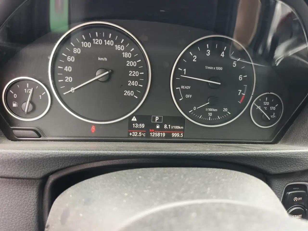 BMW 3 Series 2016 320Li Ambition Model — миниатюра 12