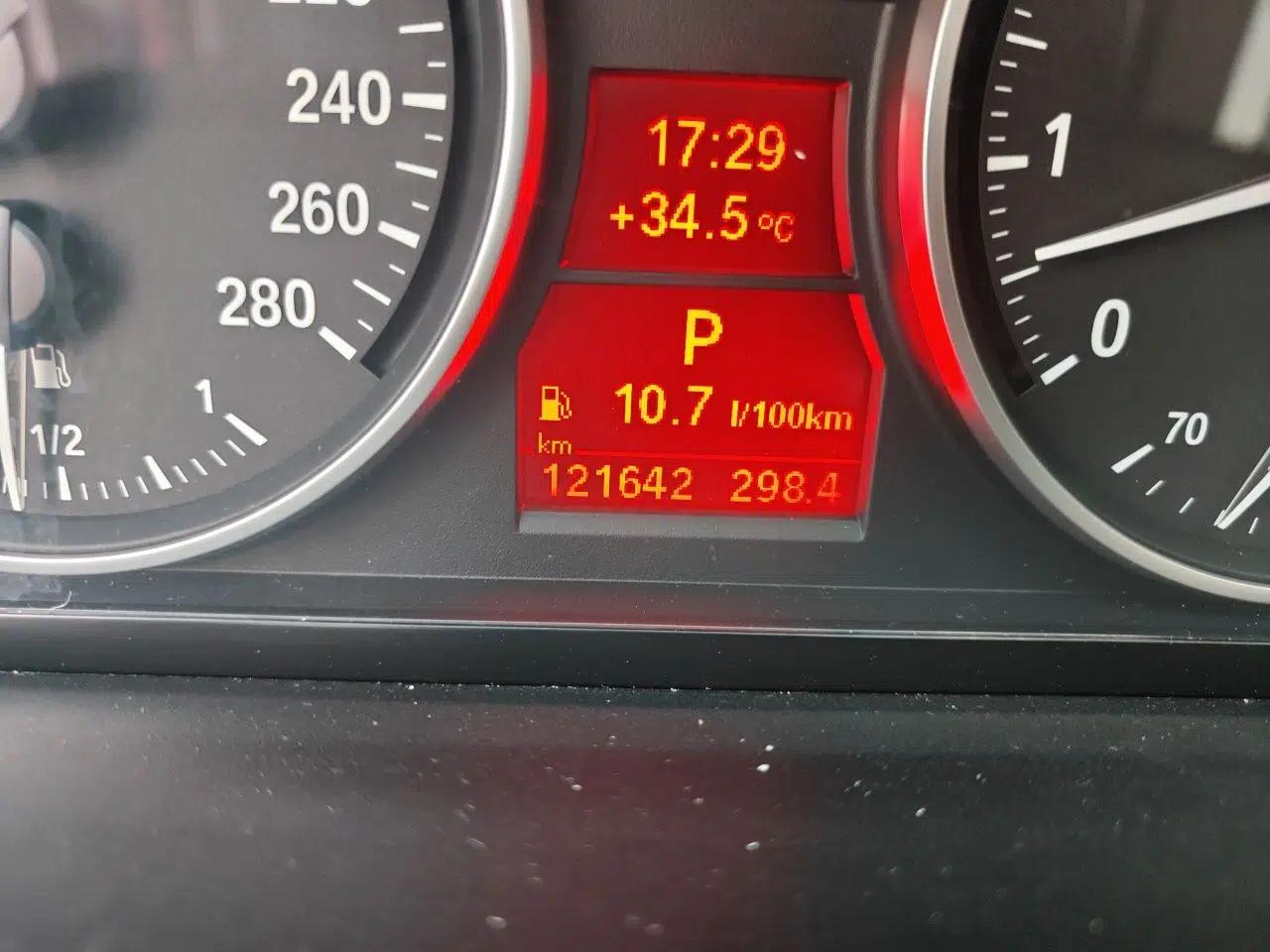 BMW 3 Series 2011 330i two-door coupe — миниатюра 12