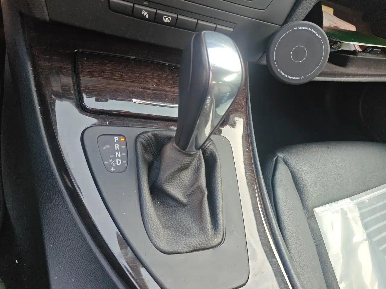 BMW 3 Series 2011 330i two-door coupe — миниатюра 14
