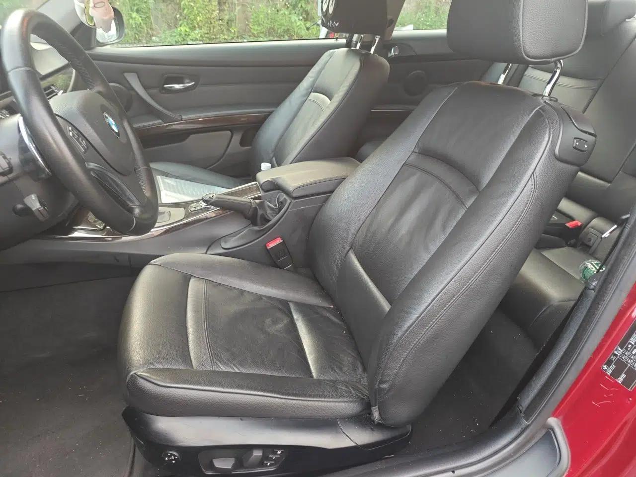 BMW 3 Series 2011 330i two-door coupe — миниатюра 15