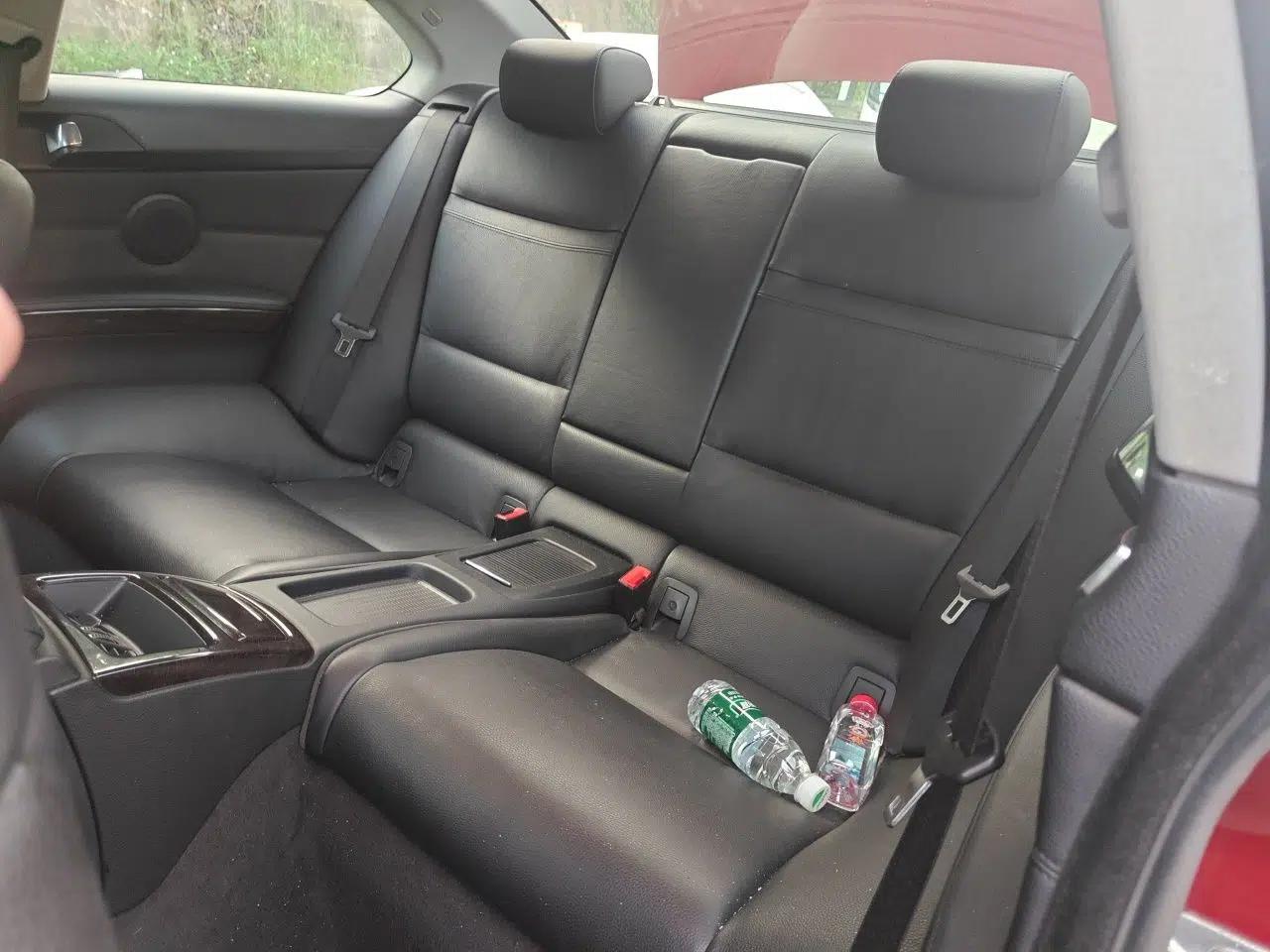 BMW 3 Series 2011 330i two-door coupe — миниатюра 17