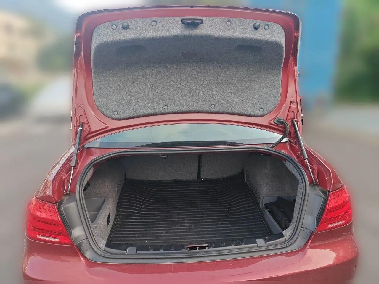 BMW 3 Series 2011 330i two-door coupe — миниатюра 19