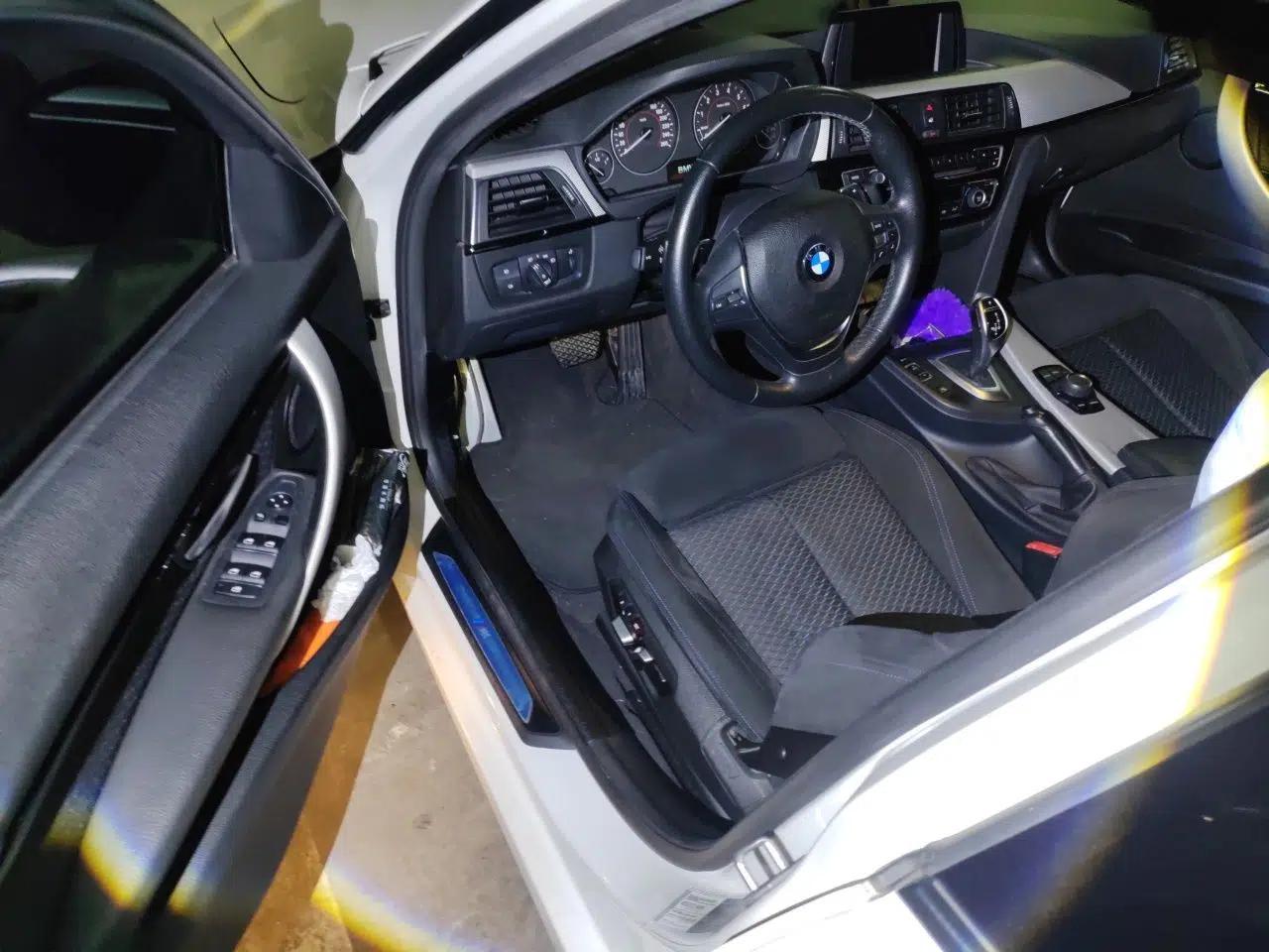 BMW 3 Series 2017 320i M Sport — миниатюра 16