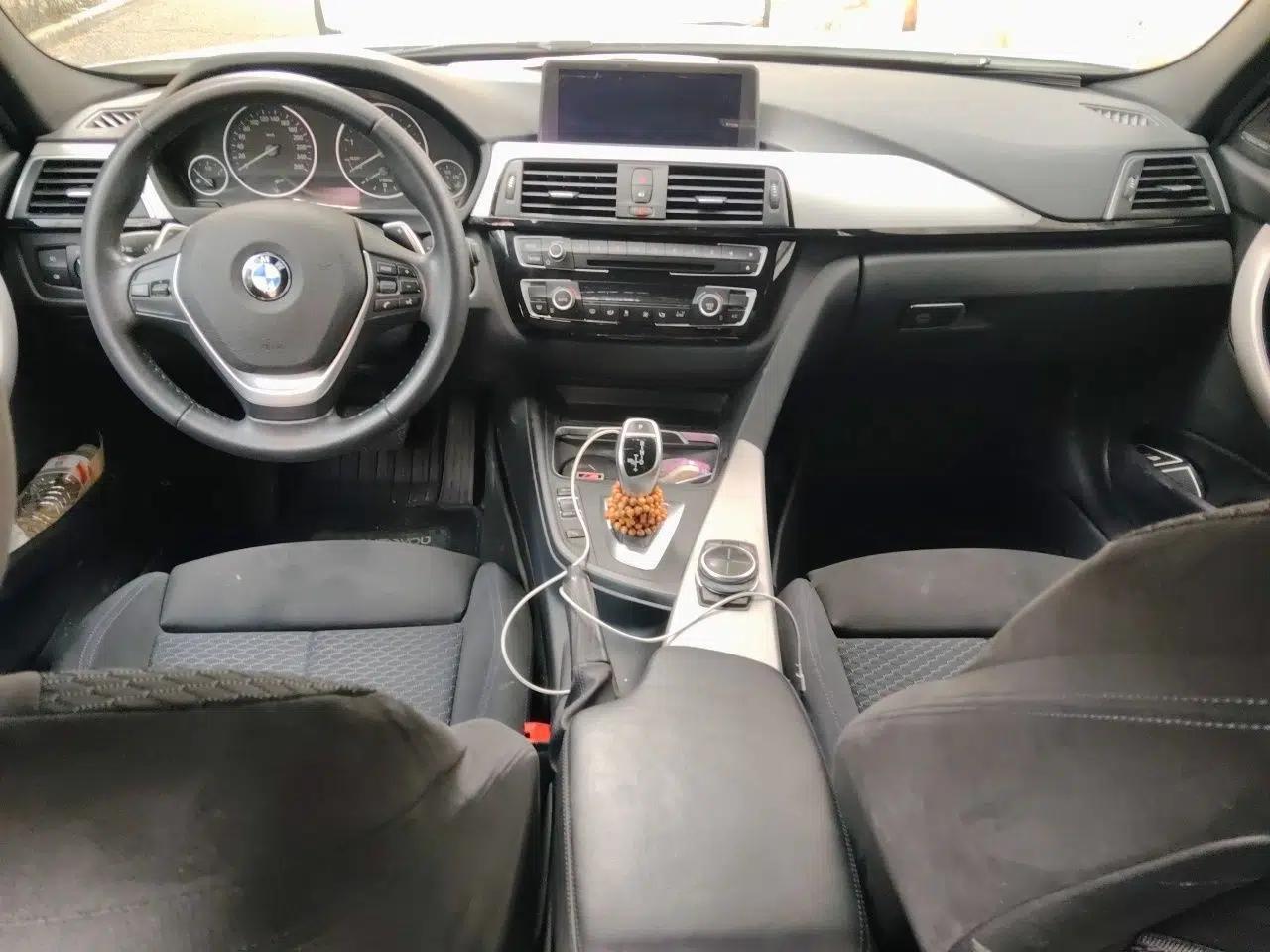 BMW 3 Series 2017 320i M Sport — миниатюра 9
