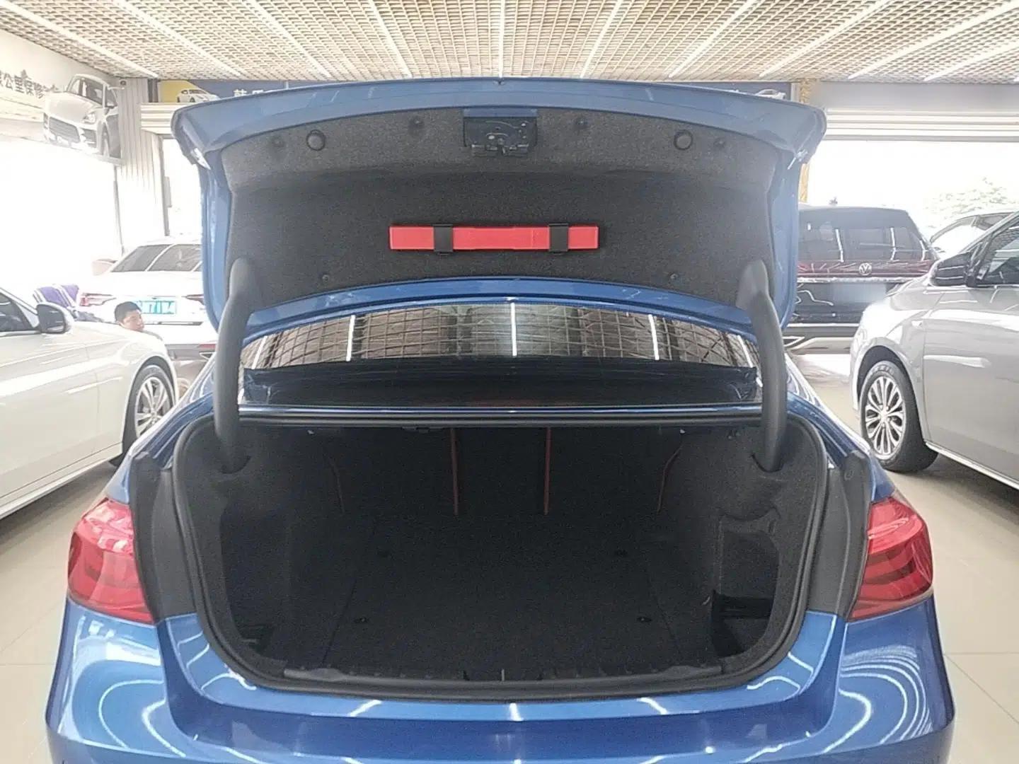 BMW 3 Series 2019 320i M Sport Package — миниатюра 22