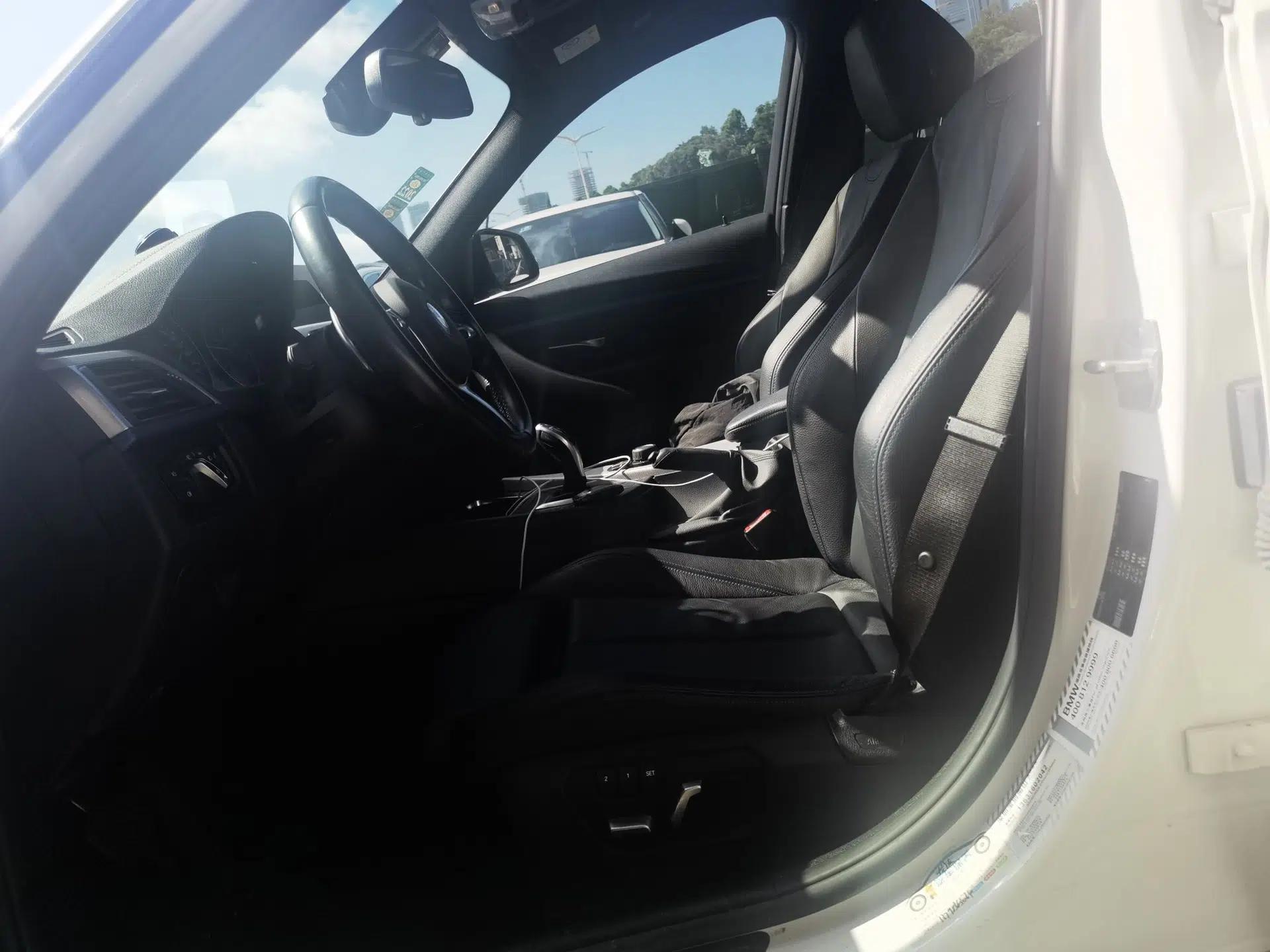 BMW 3 Series 2018 320i M Sport Package — миниатюра 15