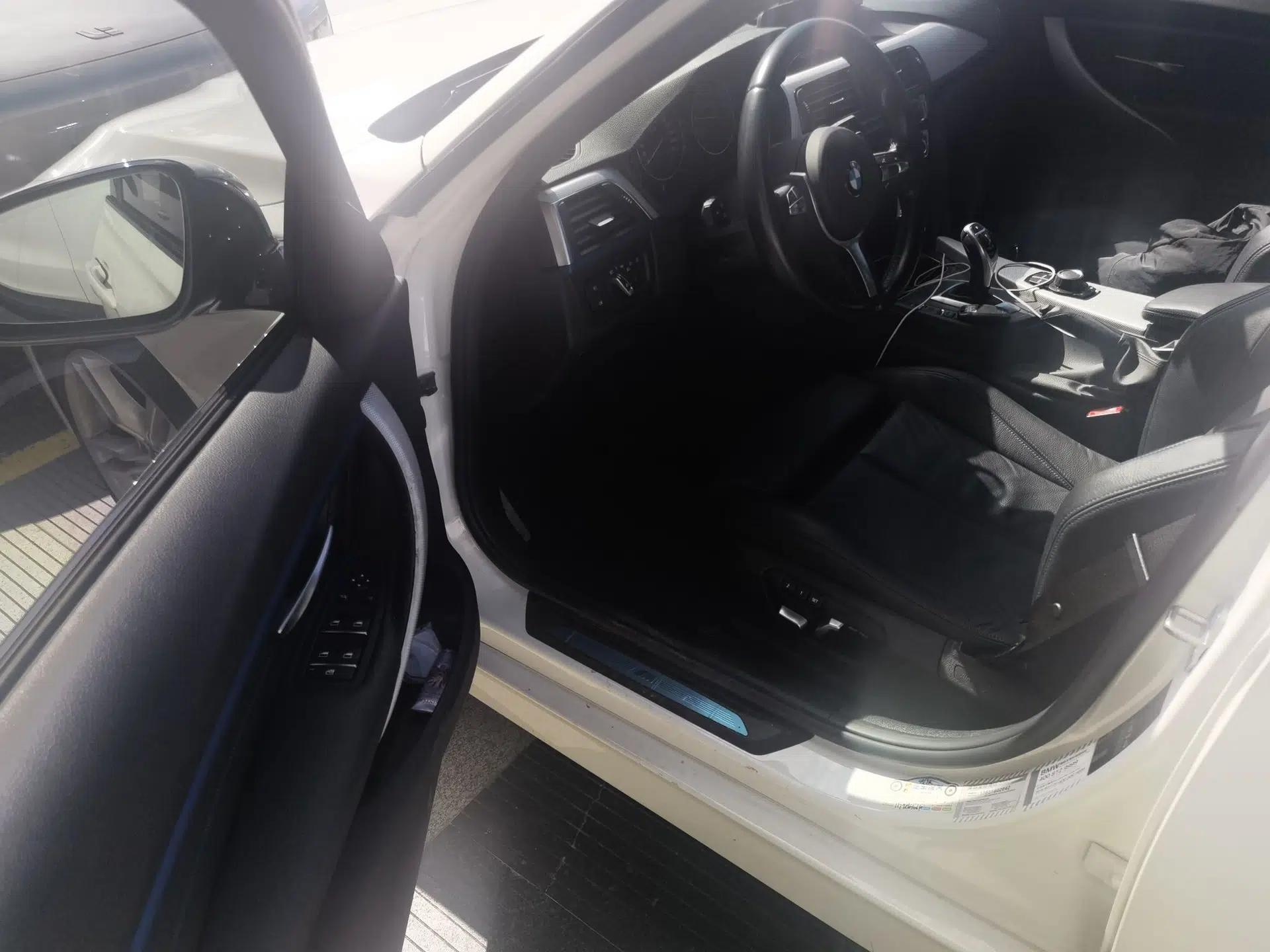 BMW 3 Series 2018 320i M Sport Package — миниатюра 16