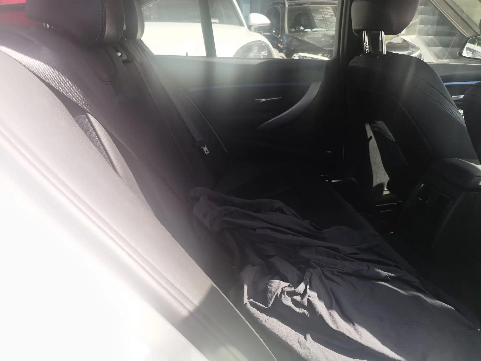 BMW 3 Series 2018 320i M Sport Package — миниатюра 17