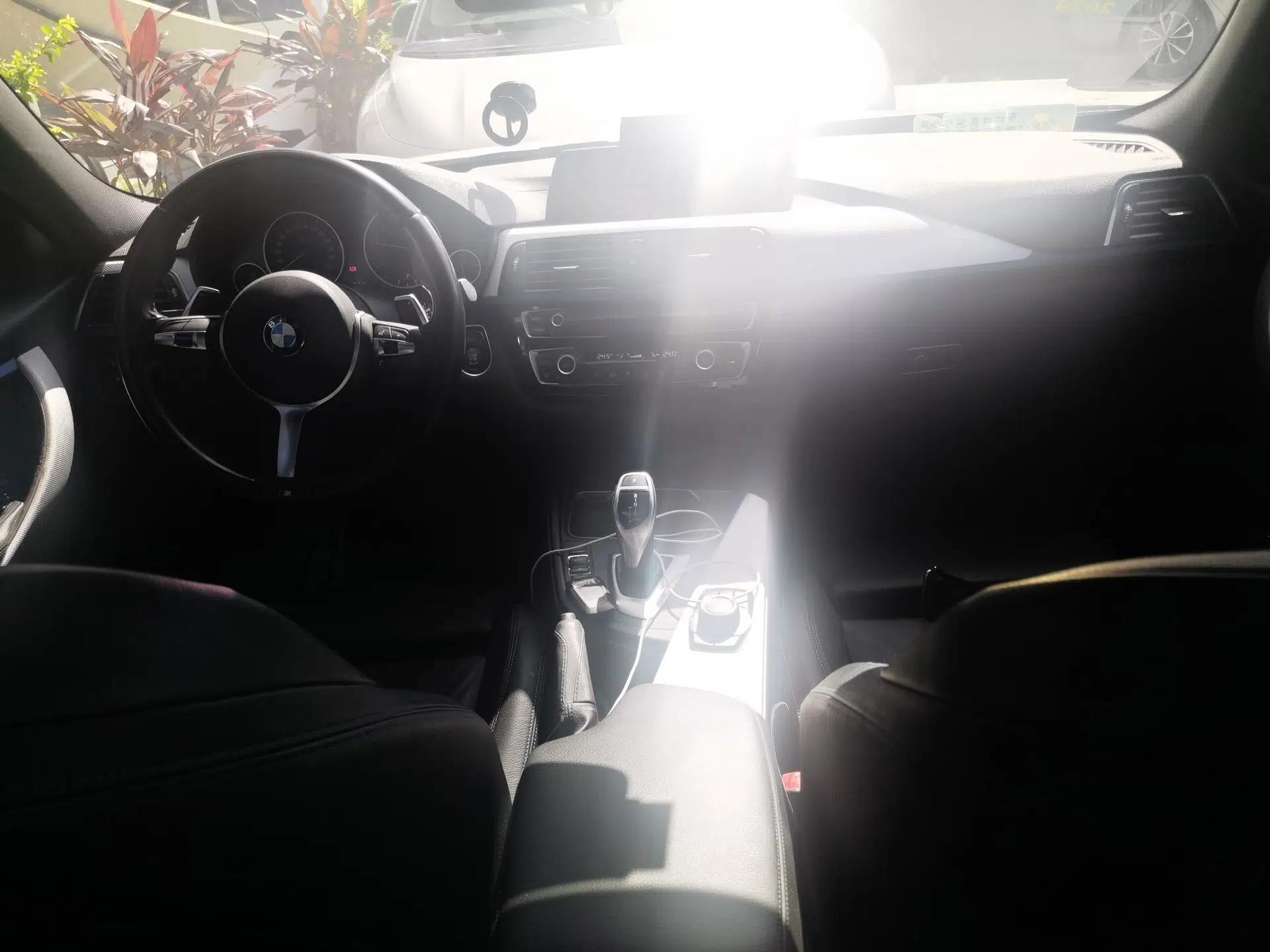 BMW 3 Series 2018 320i M Sport Package — миниатюра 9