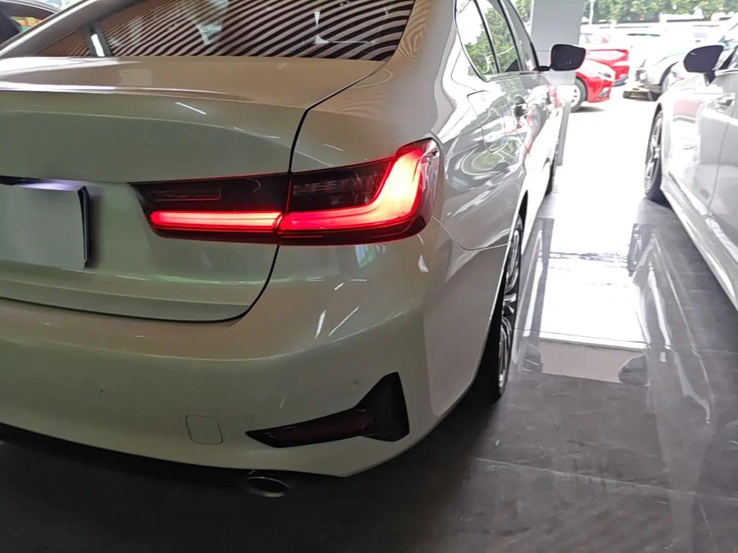BMW 3 Series 2022 320i Sport Package — миниатюра 9
