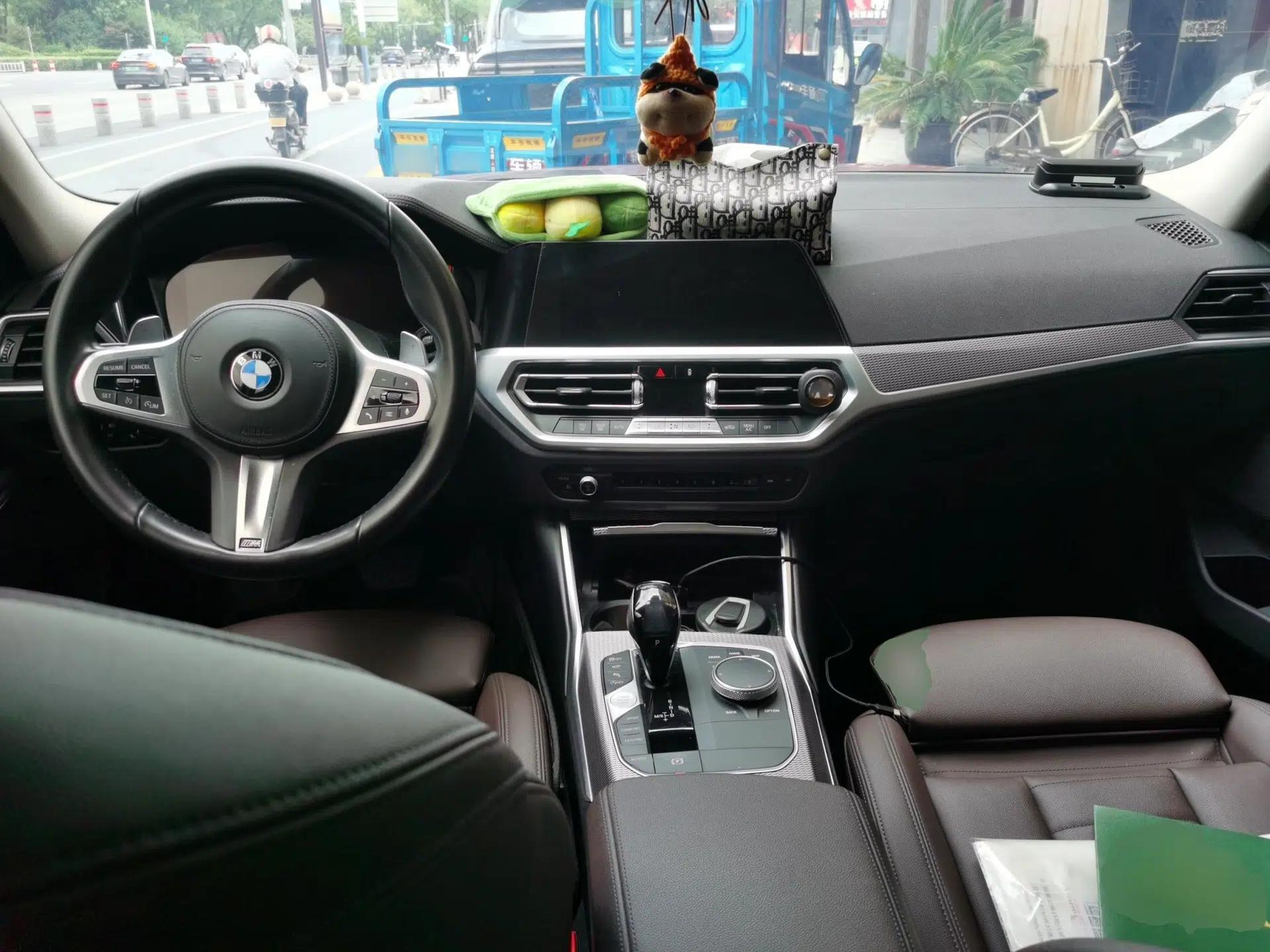 BMW 3 Series 2020 325i M Sport Night Edition package — миниатюра 9