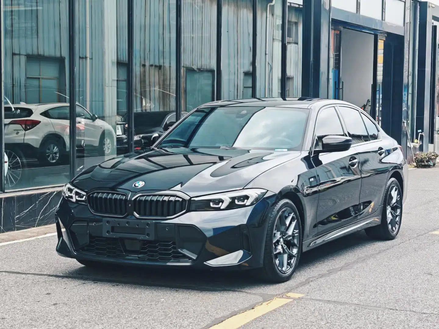 BMW 3 Series 2025 330i M Sport Night Edition Package — миниатюра 1