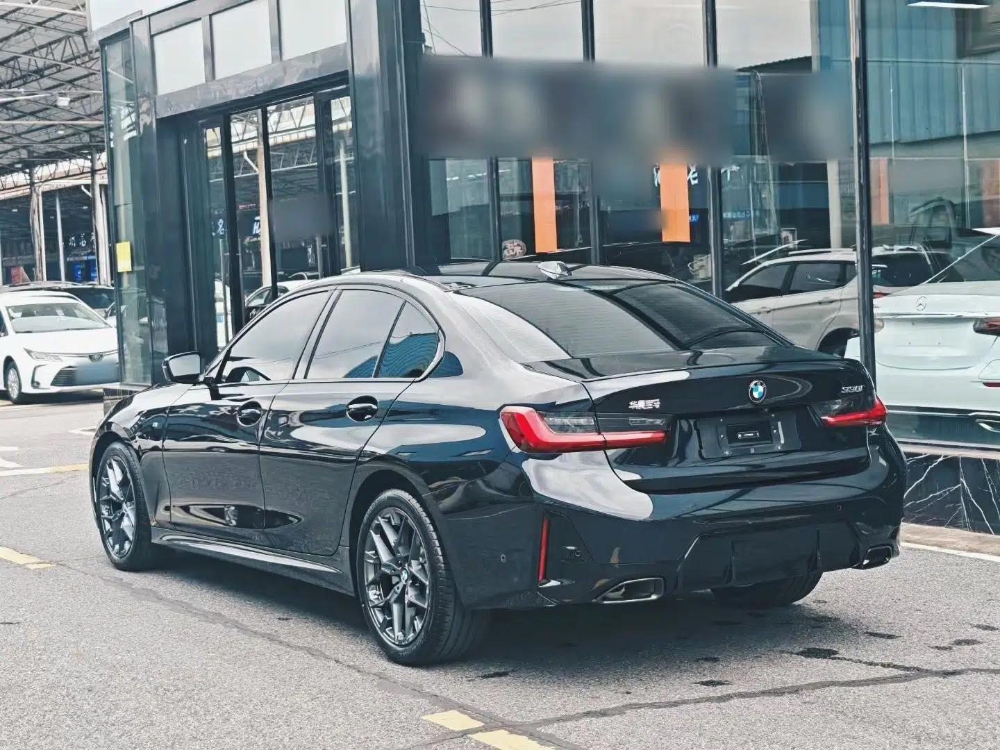 BMW 3 Series 2025 330i M Sport Night Edition Package — миниатюра 4