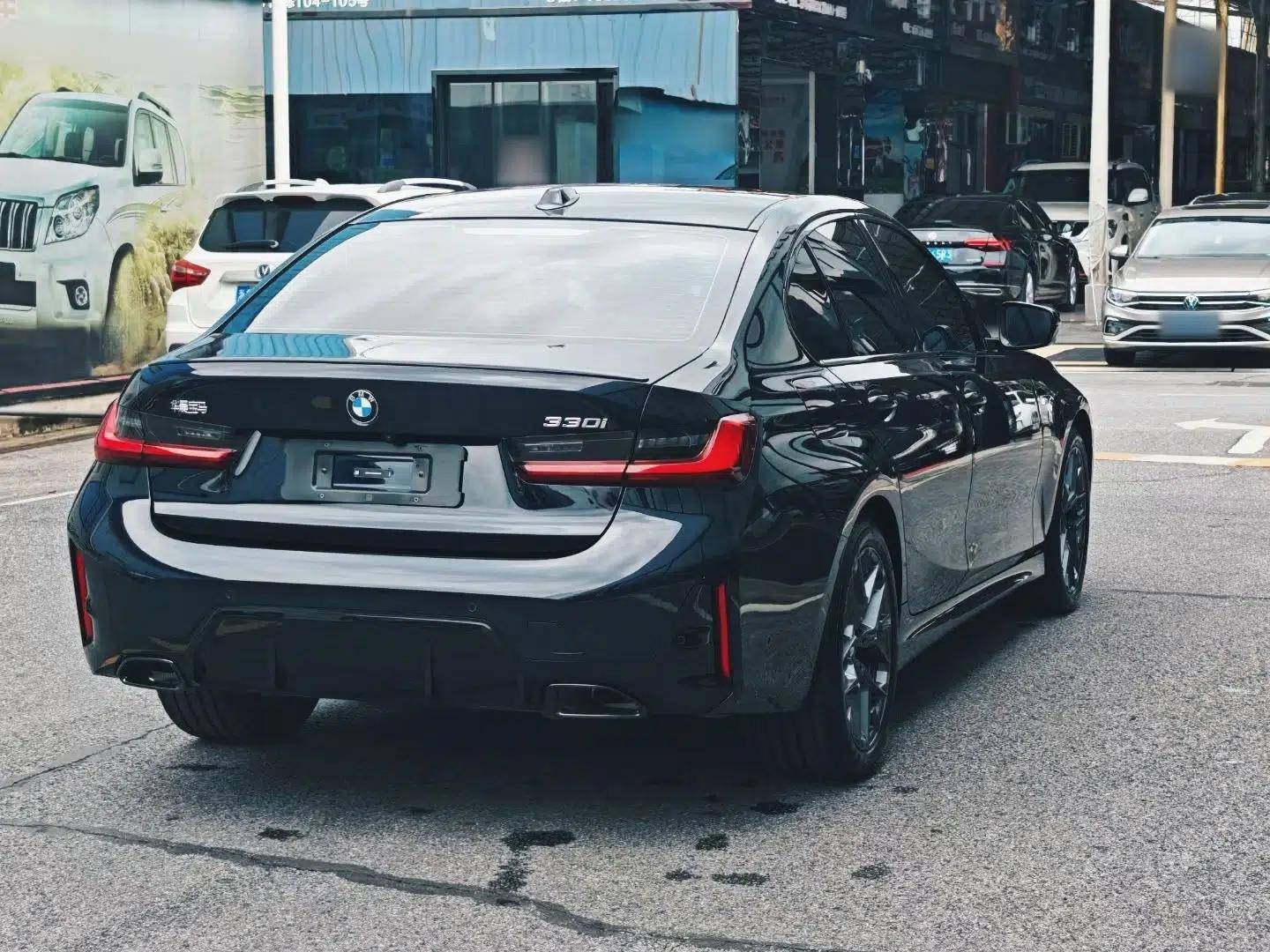 BMW 3 Series 2025 330i M Sport Night Edition Package — миниатюра 6