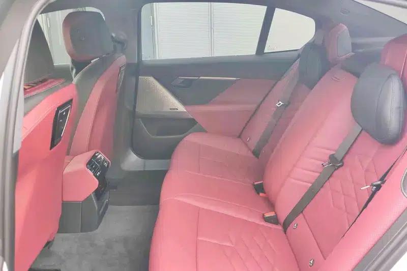 BMW i5 2025 eDrive40L M Sport Package — миниатюра 11