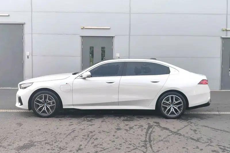 BMW i5 2025 eDrive40L M Sport Package — миниатюра 3